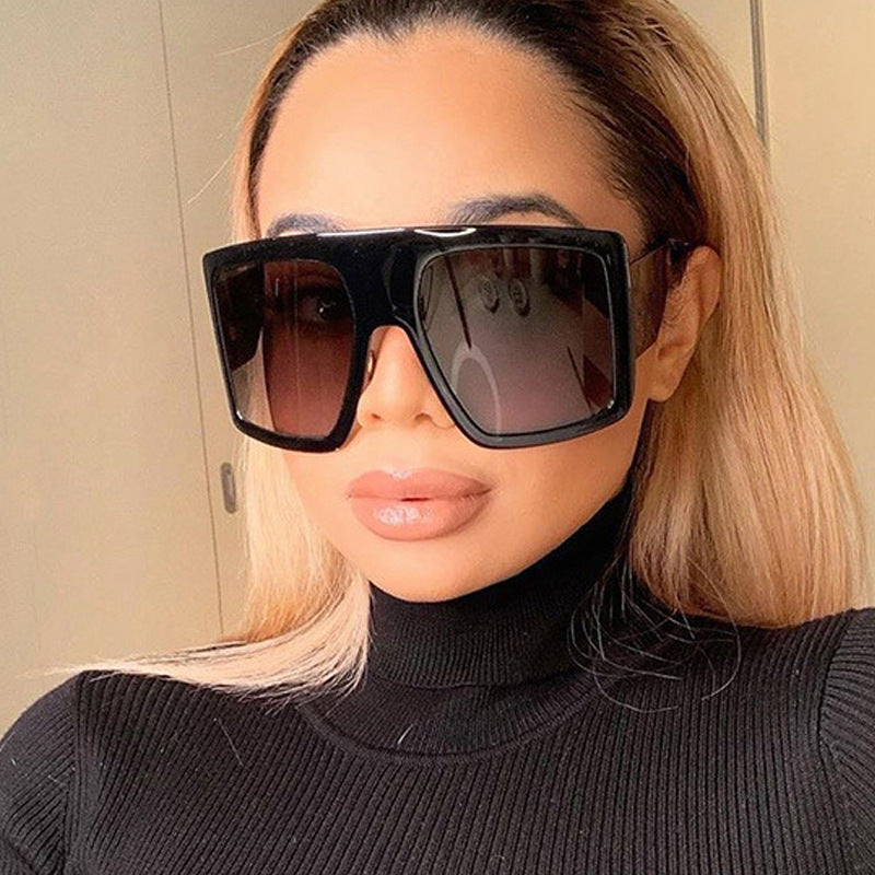 Retro Large Frame Sunglasses for Trendsetters