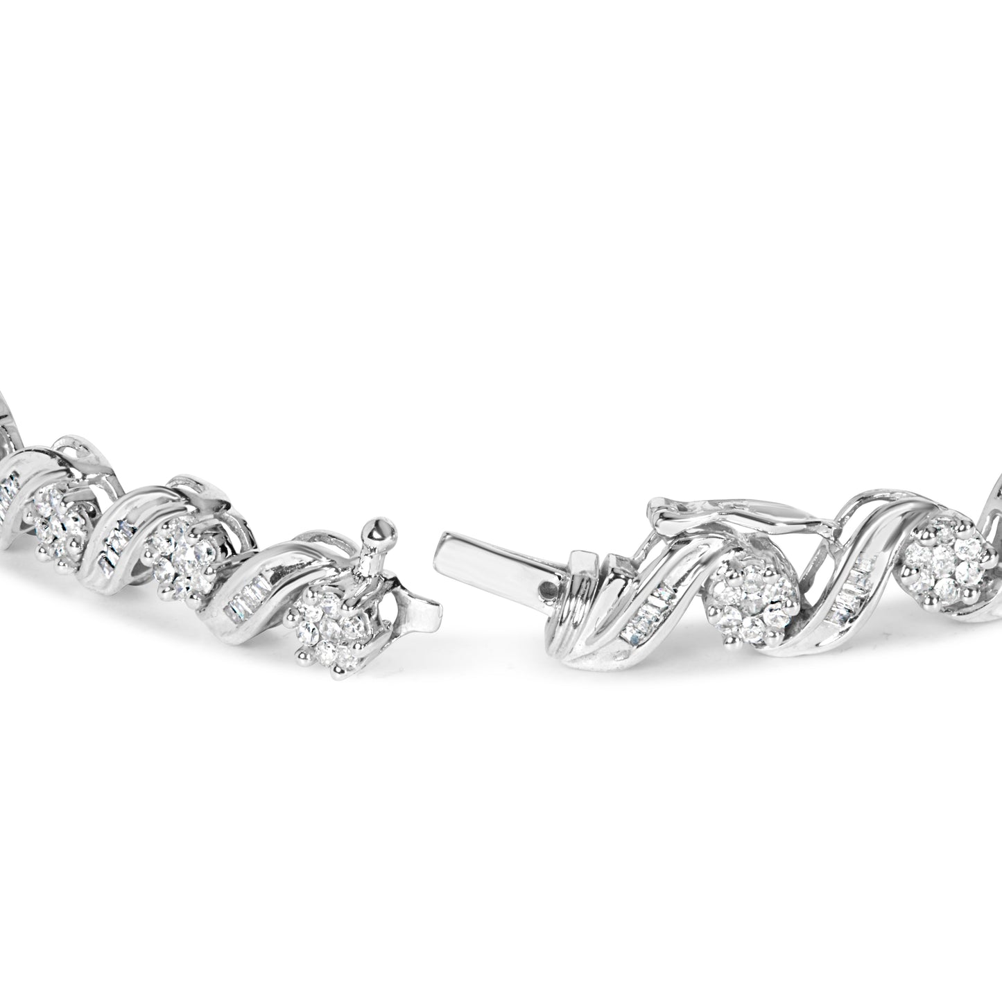Pulsera de Enlace Espiral y Clúster de Diamantes en Oro Blanco de 14K - 2.00 Cttw