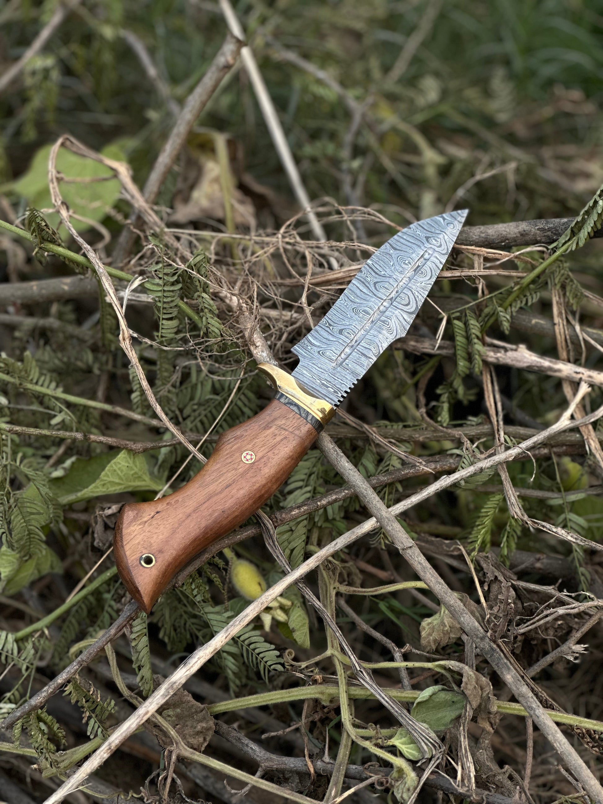 Premium 10" Damascus Steel Hunting Knife with Elegant Rosewood Handle & Leather Sheath - Korvel