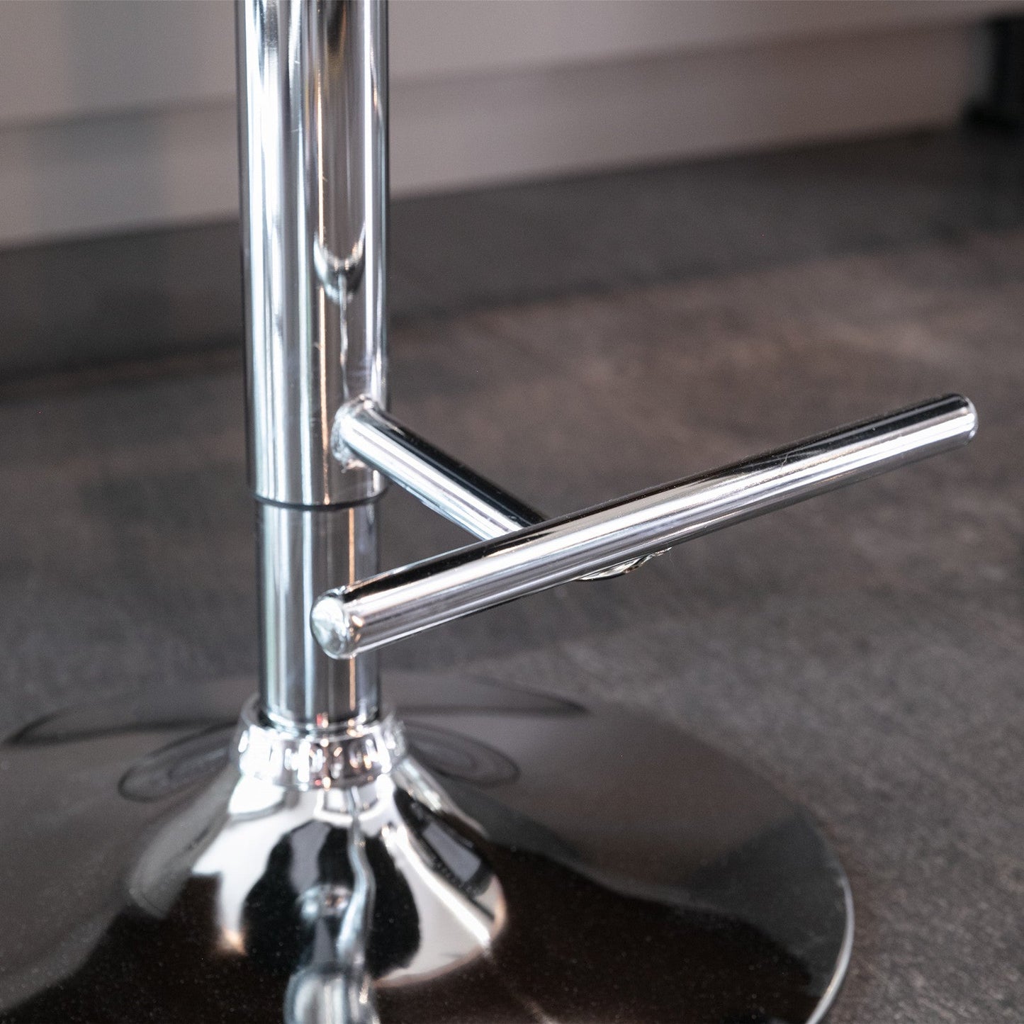 25-33 Inch, Modern Upholstered Chrome base Bar Stools with Back Comfortable Tufted for Home Pub and Kitchen Island（Black,Set of - Korvel