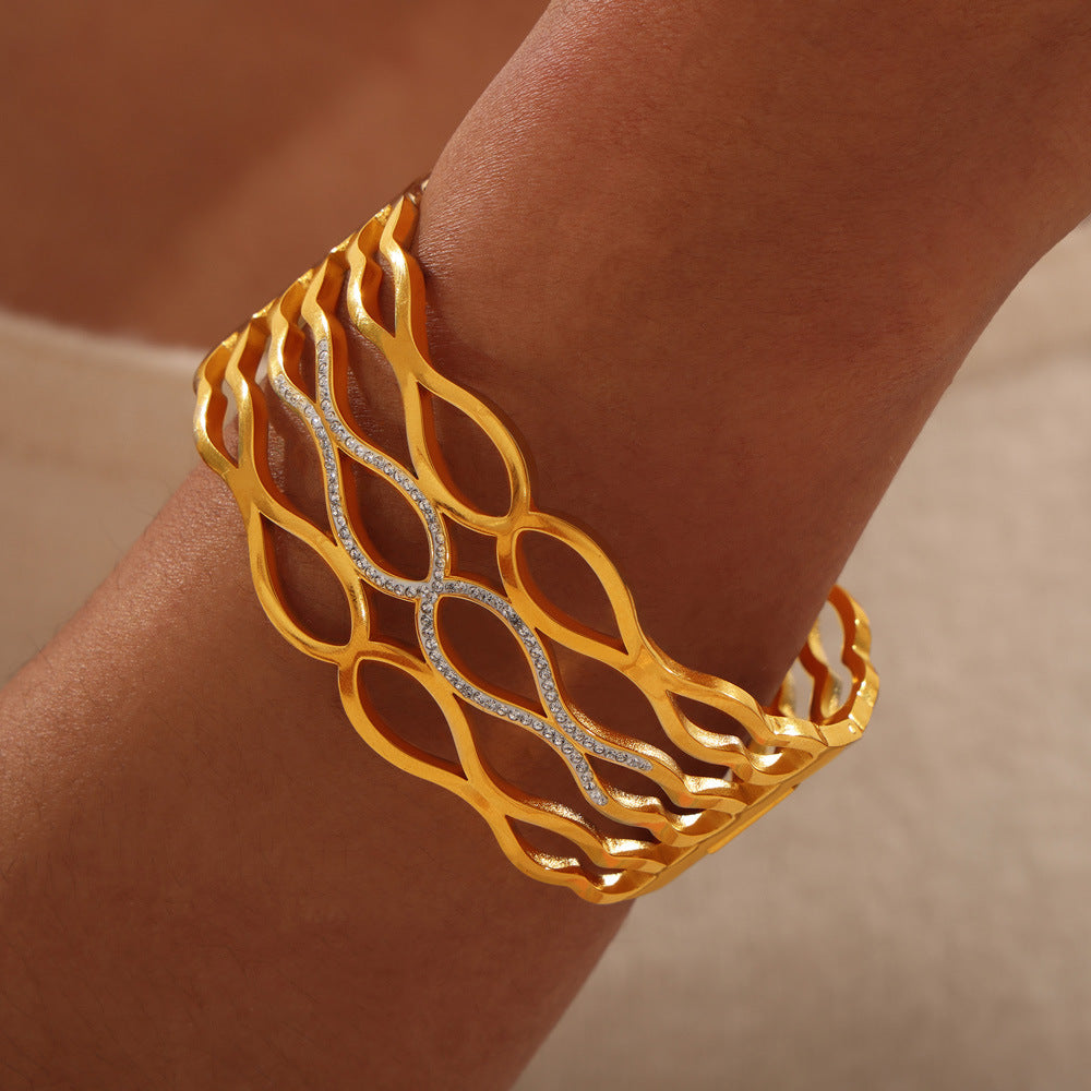 Fashion metal titanium steel bracelet with female geometric design and diamond studded spring buckle bracelet - Korvel