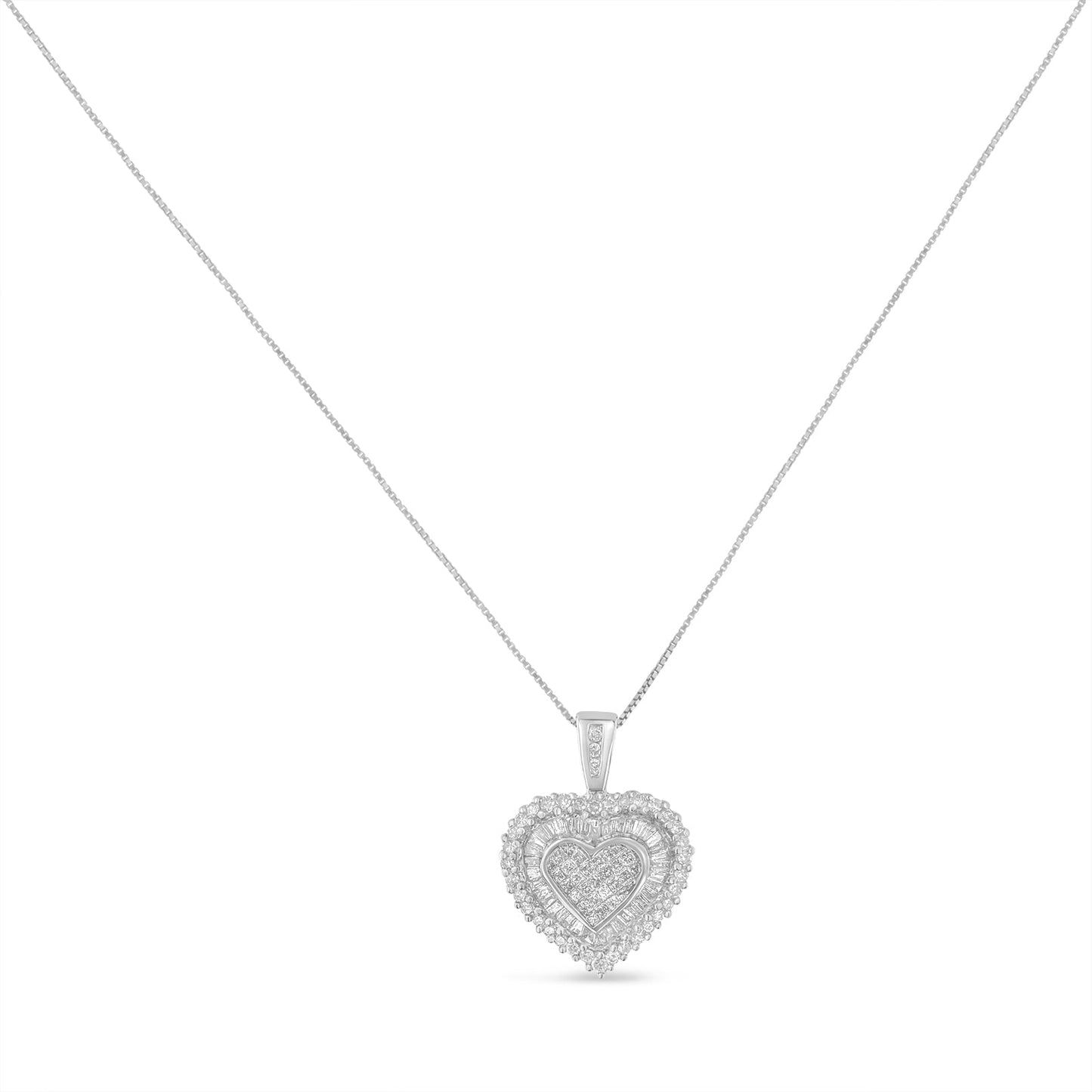 Collar con colgante de corazón de diamantes de corte múltiple en oro blanco de 10 quilates