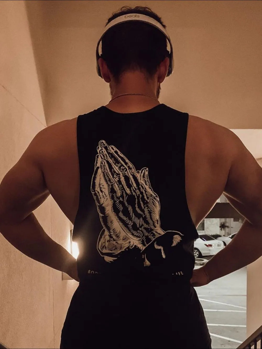 Camiseta sin mangas gráfica de cuello redondo para hombre
