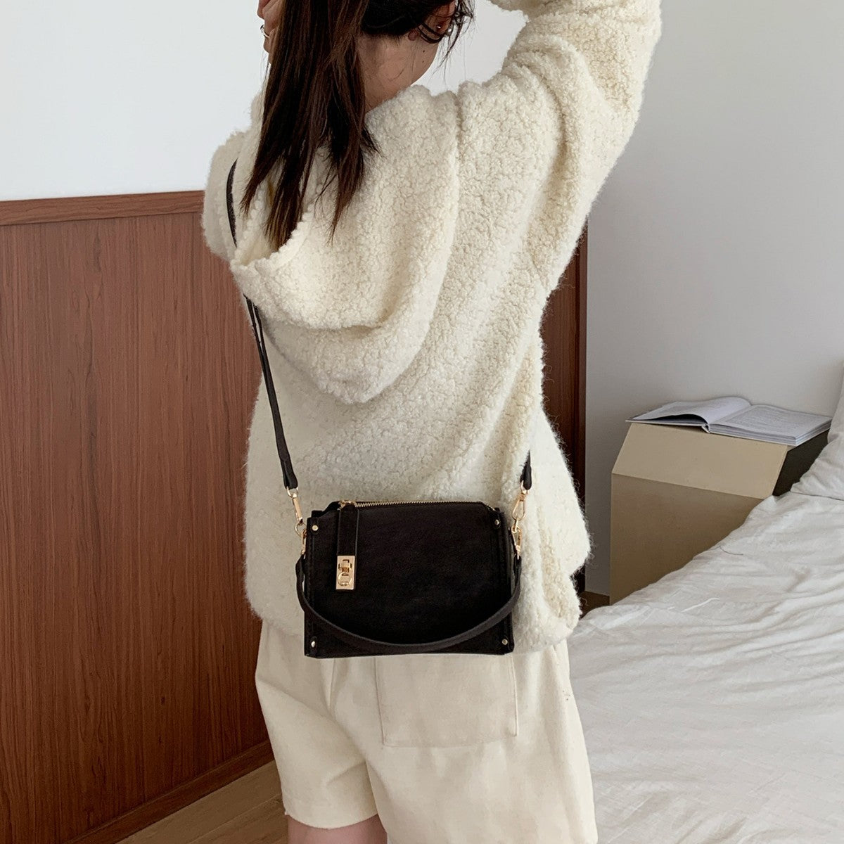 Stylish Women's Zipper Shoulder Bag for Everyday Use