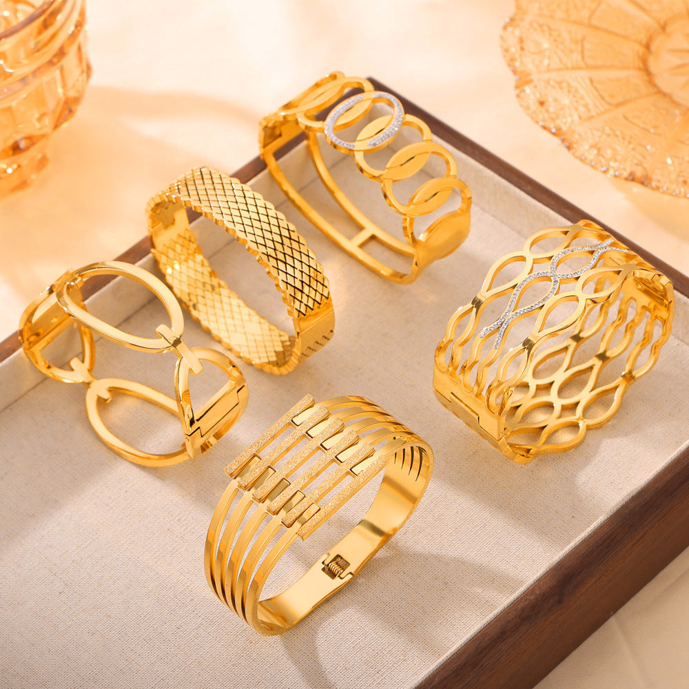 Fashion metal titanium steel bracelet with female geometric design and diamond studded spring buckle bracelet - Korvel