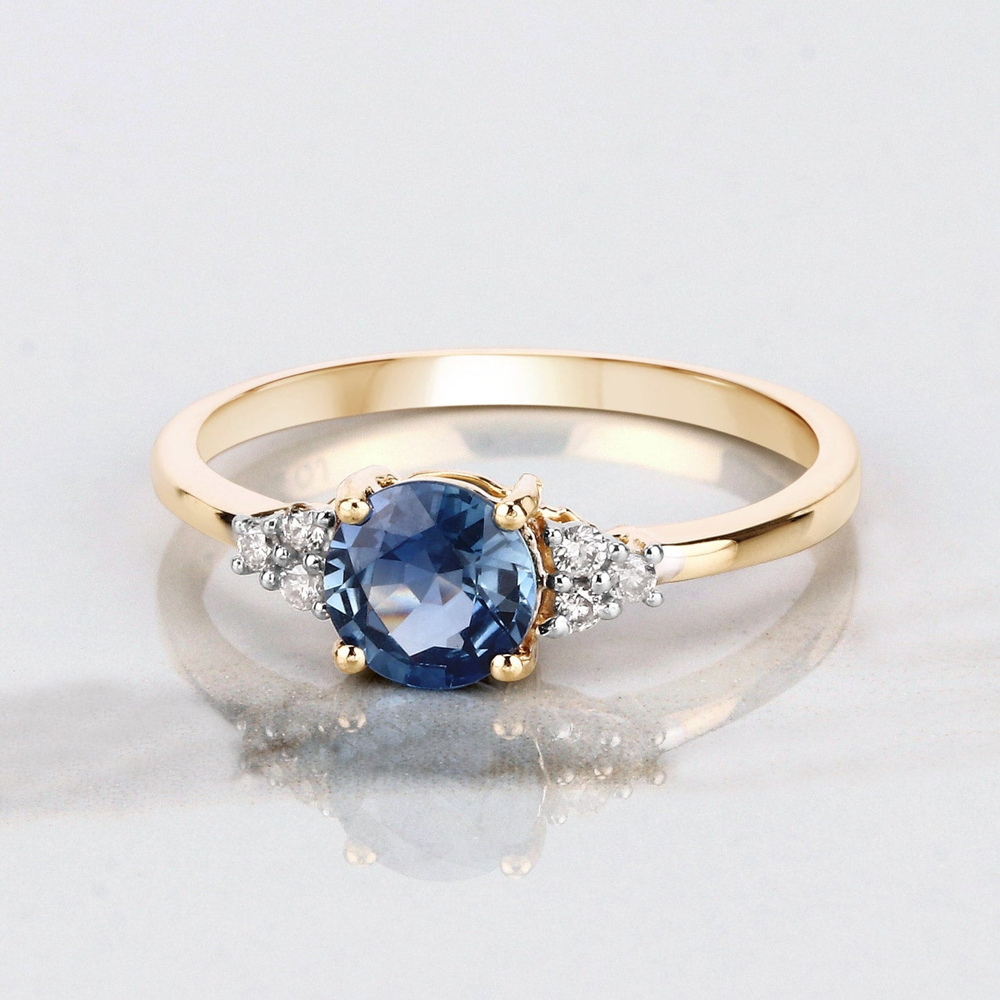 1.08 Carat Blue Sapphire and Diamond 14K Yellow Gold Ring
