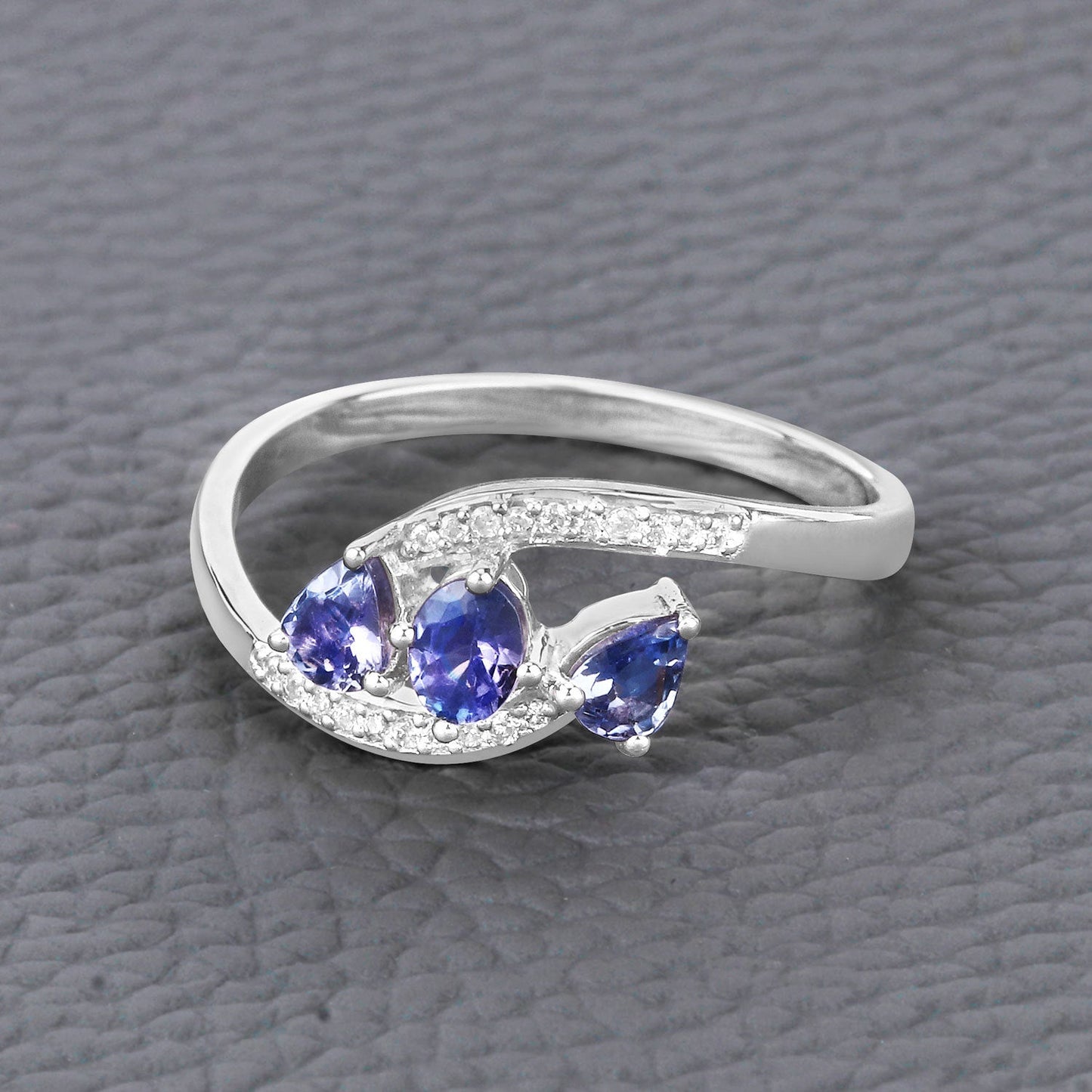 Bague en Or Blanc 14K avec Tanzanite et Diamant Blanc de 0,51 Carat