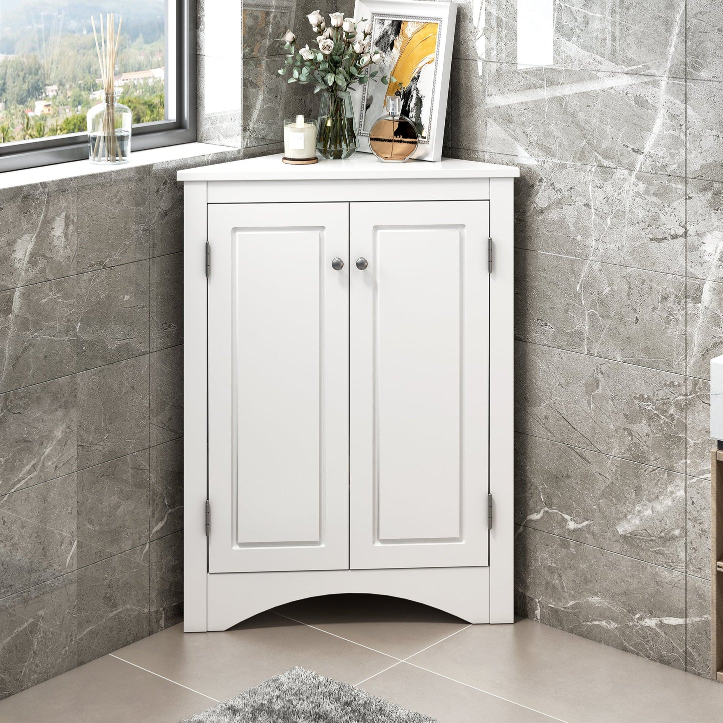Elegante gabinete de almacenamiento triangular blanco con estantes ajustables