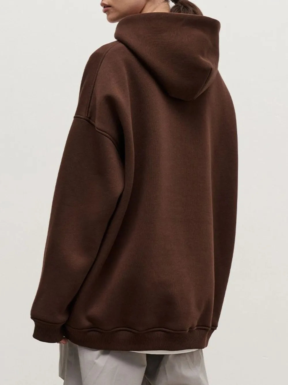 Hoodie à manches longues avec épaule tombante et poches