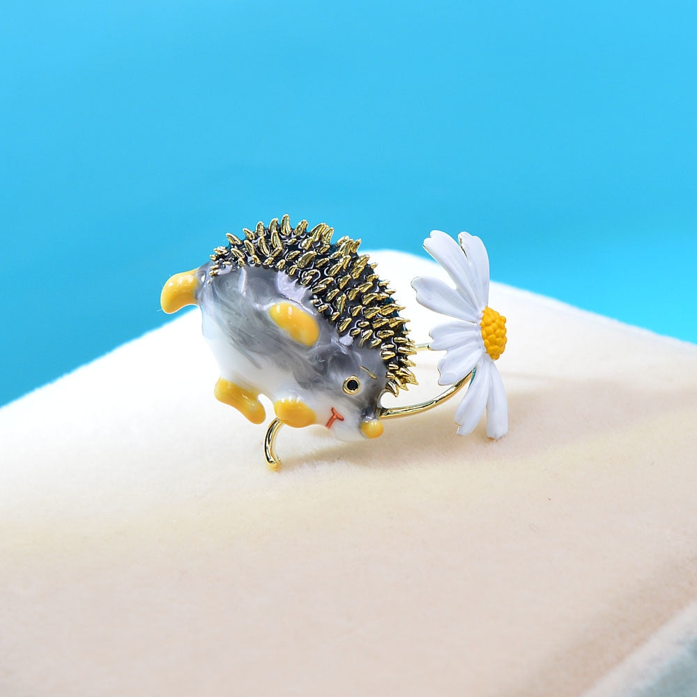 CINDY XIANG Cute Hedgehog Brooch Fashion Daisy Brooches For Women Animal Jewelry Funny Winter Design High Quality - Korvel