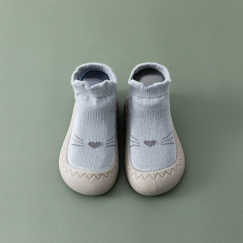 Chaussures de sol souples pour bébés avec chaussettes pour les premiers pas