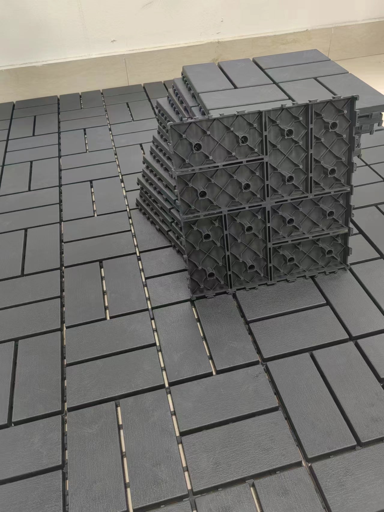 Plastic interlocking deck tiles, 36 pieces, 12 inch x 12 inch waterproof terrace tiles, with strong drainage design in grey - Korvel