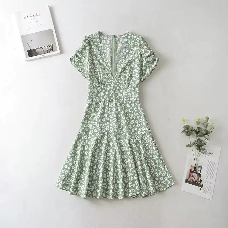 Vestido Corto Floral Chic para un Estilo Sin Esfuerzo
