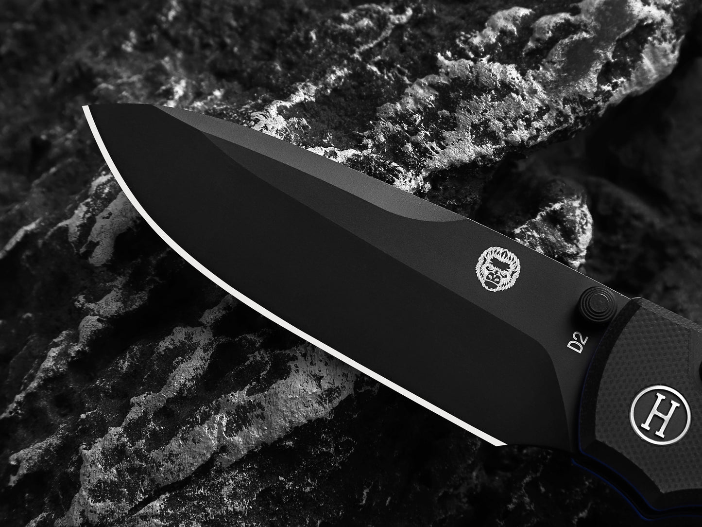 The Ultimate Folding Pocket Knife Gift Set for Outdoor Enthusiasts (Black & Blue) - Korvel