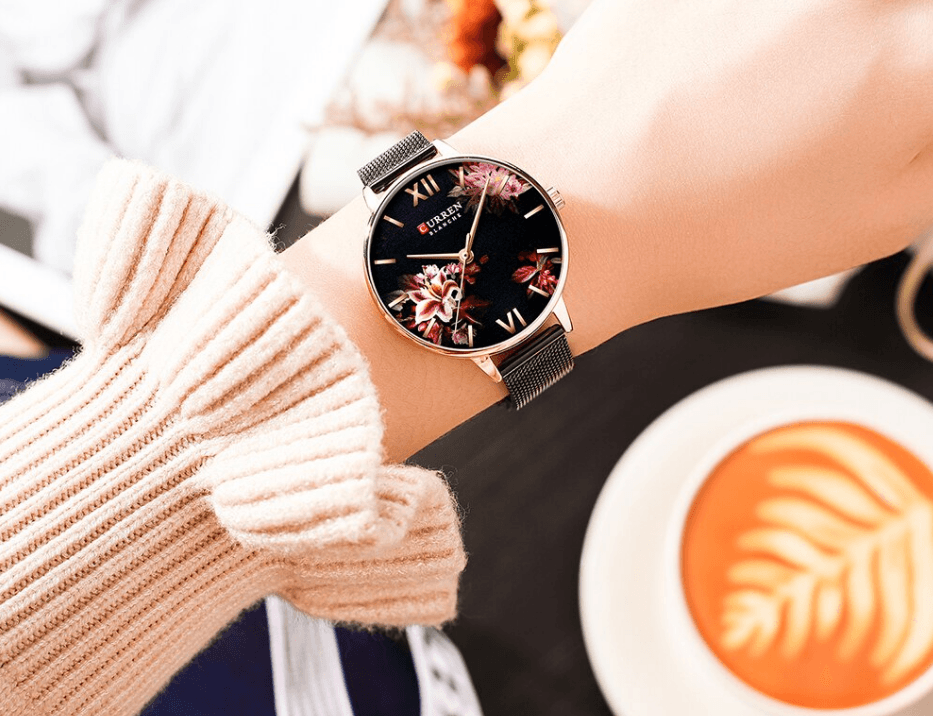 Montre Élégante pour Femme avec Motifs de Découpage Floral