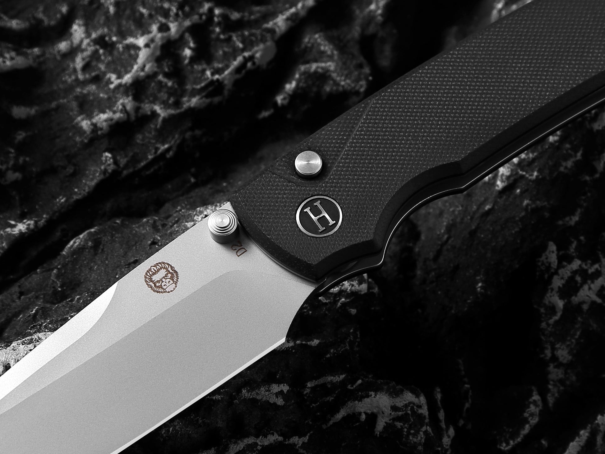 The Ultimate Folding Pocket Knife Gift Set for Adventurers (Sand & Black) - Korvel