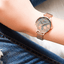 Montre élégante pour femmes étanche avec design de fleurs en découpage