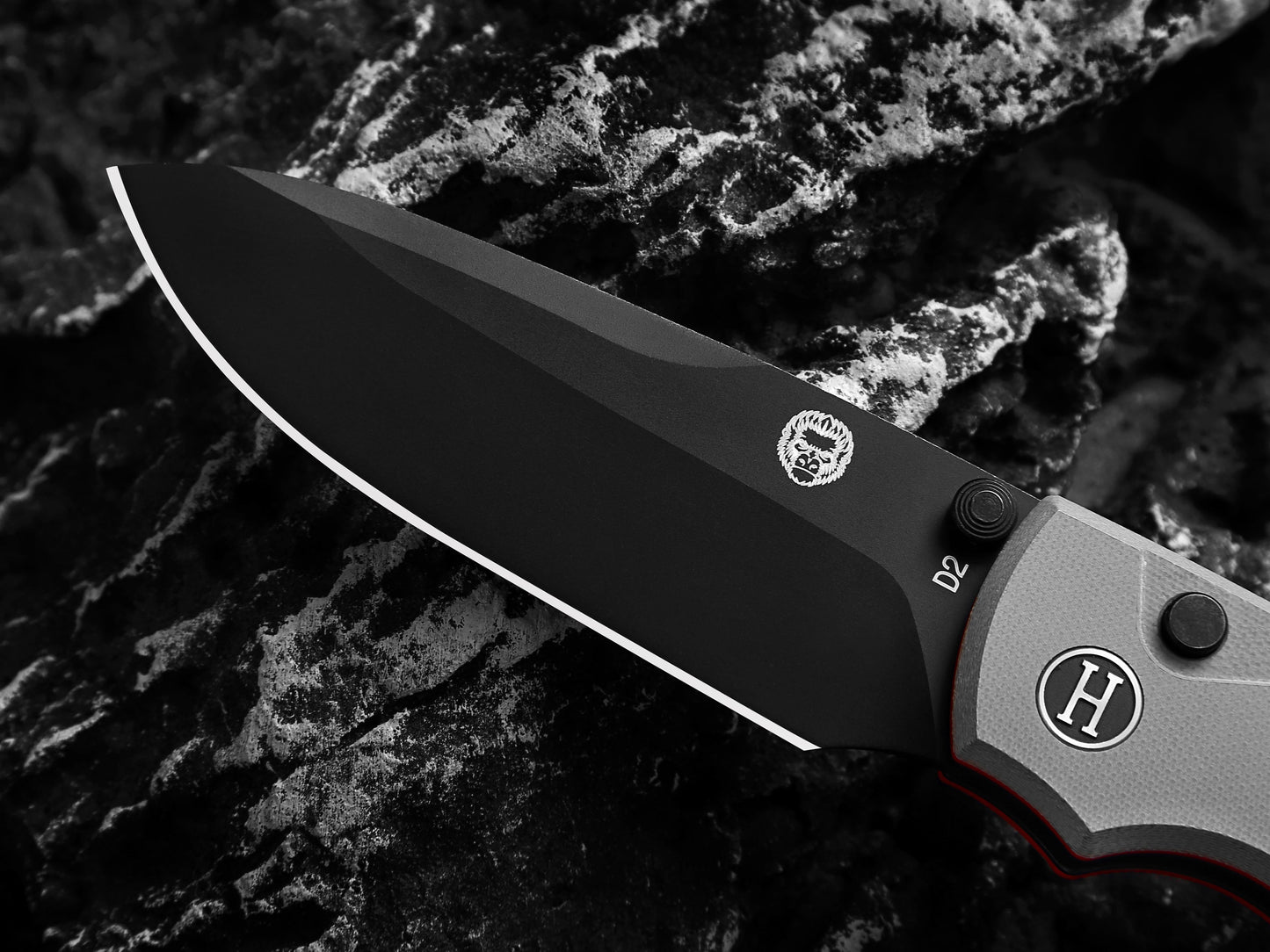 The Ultimate Folding Pocket Knife Gift Set for Outdoor Enthusiasts (Classic Black & White) - Korvel
