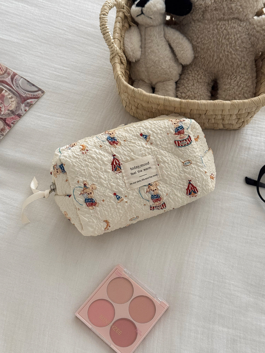Rabbit Paradise Large-Capacity Makeup Bag