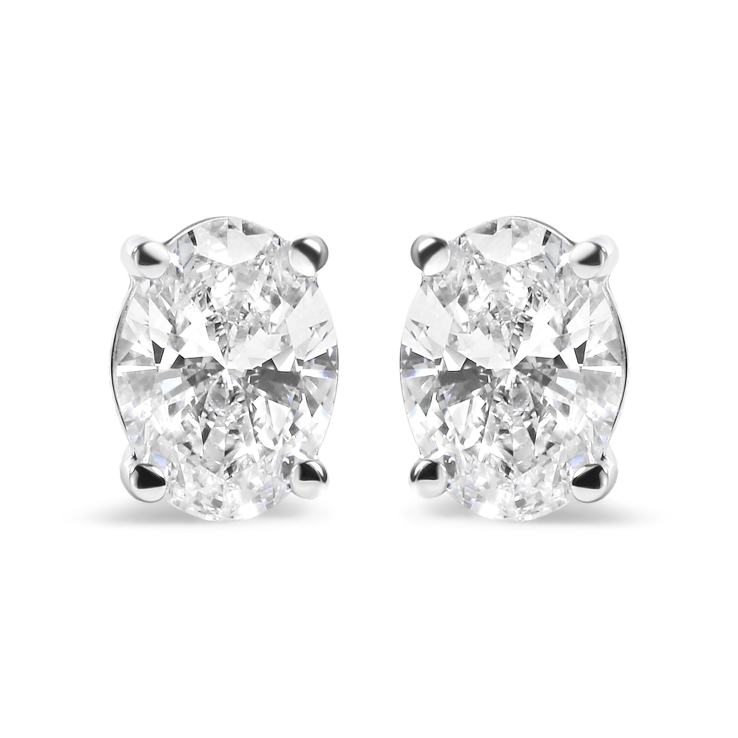 Pendientes de Stud de Diamante Ovalado Creado en Laboratorio de Oro Blanco de 14K