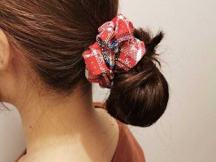 Scrunchie Navideño de Moda Hecho a Mano - Accesorio para el Cabello de 4.38 Pulgadas