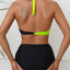 Conjunto de bikini cruzado en blanco y negro con contraste