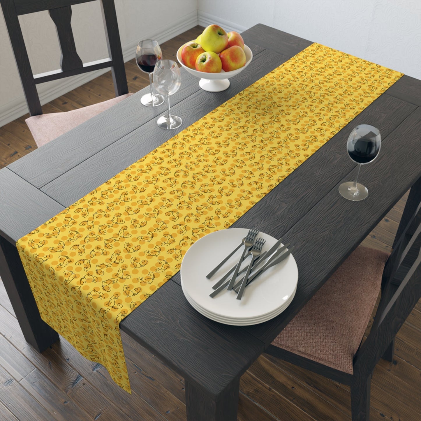 Golden Purr Cat Table Runner – Minimalist Line Art Design