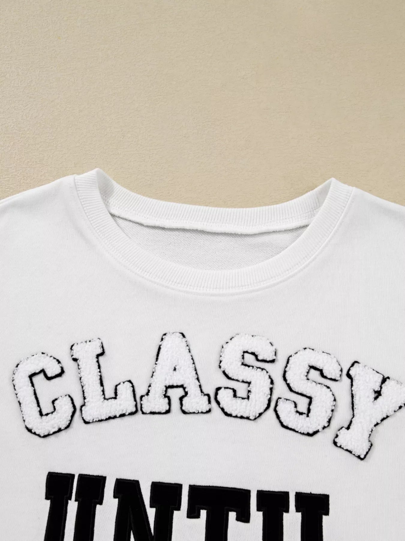 Sudadera suelta con parches de letras de felpa