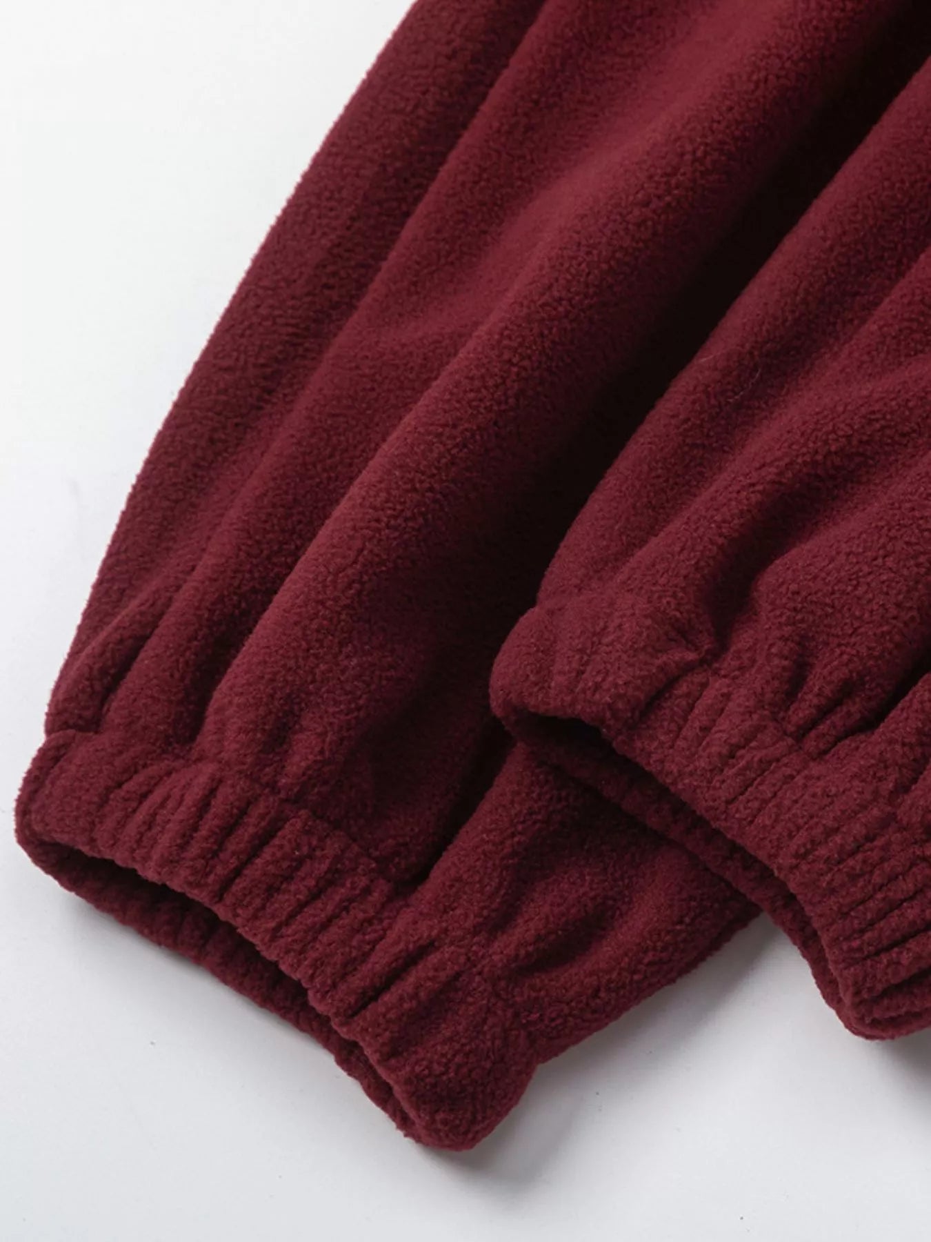Conjunto de Sudadera y Pantalones de Cuello Cuartillo Premium