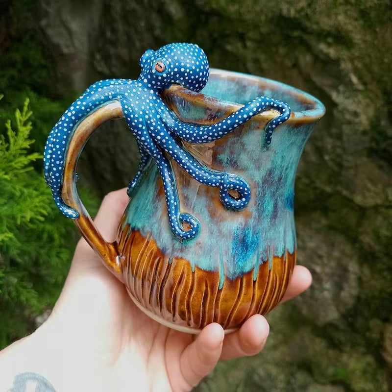 Taza de Pulpo Azul Profundo Hecha a Mano para Bebidas Calientes y Frías