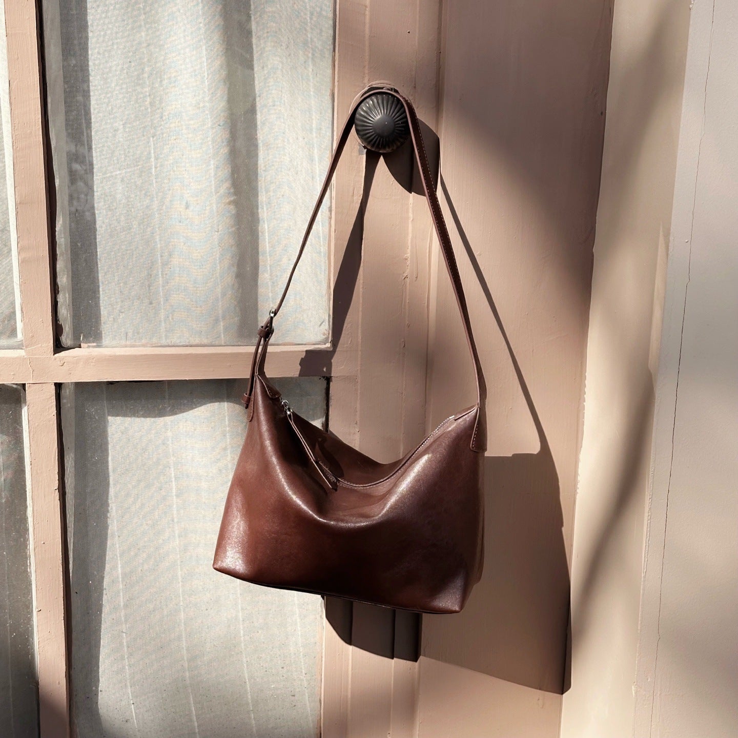 Fashionable and Versatile Cowhide Shoulder Bag