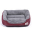 Cama para mascotas de felpa suave y acogedora con fondo impermeable