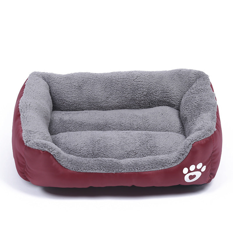 Cama para mascotas de felpa suave y acogedora con fondo impermeable