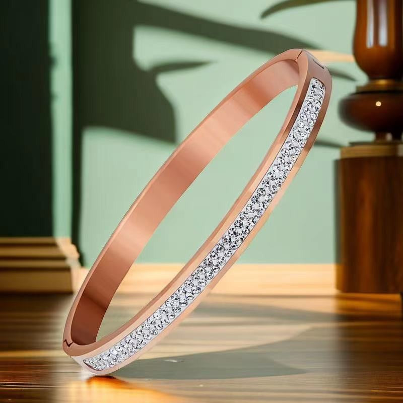 Bracelet en acier titane élégant pour femmes