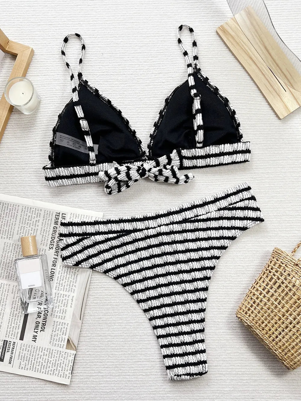 Ensemble de maillot de bain deux pièces à rayures en V