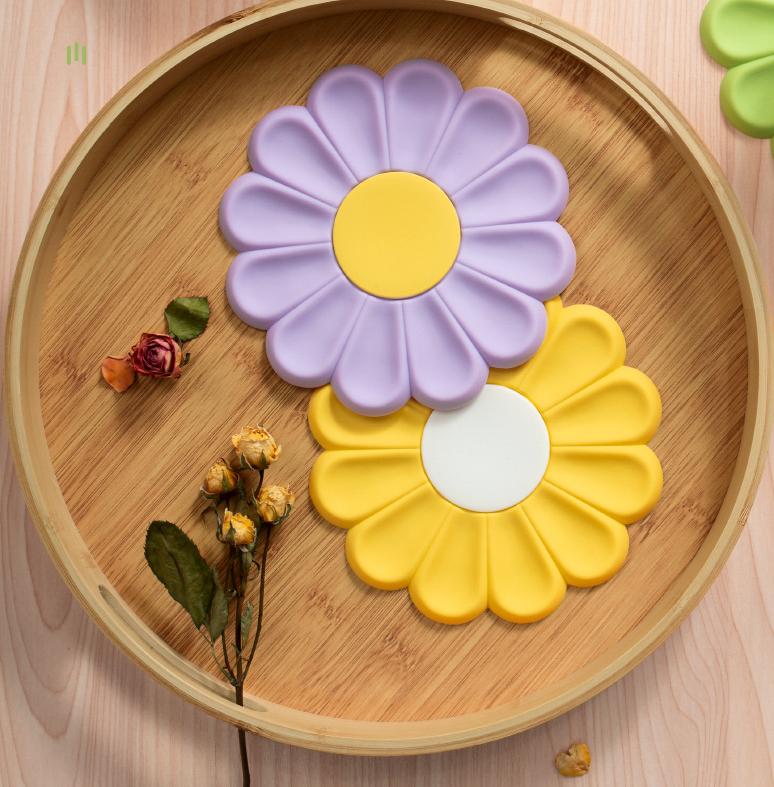 Creative Daisy Flower Household Oil and Heat Resistant Small Fresh Japanese and Korean Bowl and Plate Mats - Korvel