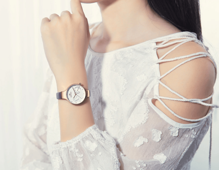 Montre analogique à quartz élégante pour femmes avec bracelet en cuir