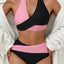 Conjunto de bikini cruzado en blanco y negro con contraste