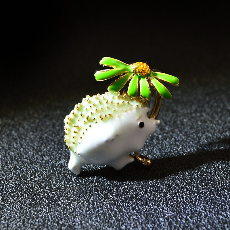 CINDY XIANG Cute Hedgehog Brooch Fashion Daisy Brooches For Women Animal Jewelry Funny Winter Design High Quality - Korvel