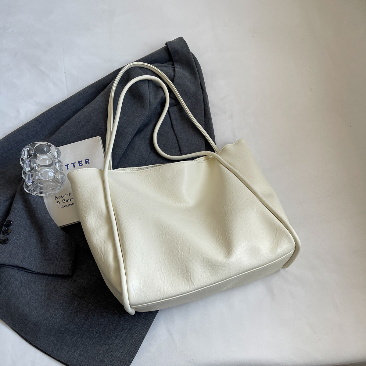 Elegant Soft Leather Shoulder Bag for Everyday Use