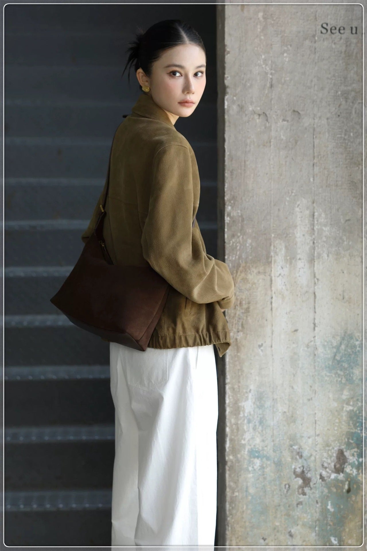 Fashionable and Versatile Cowhide Shoulder Bag
