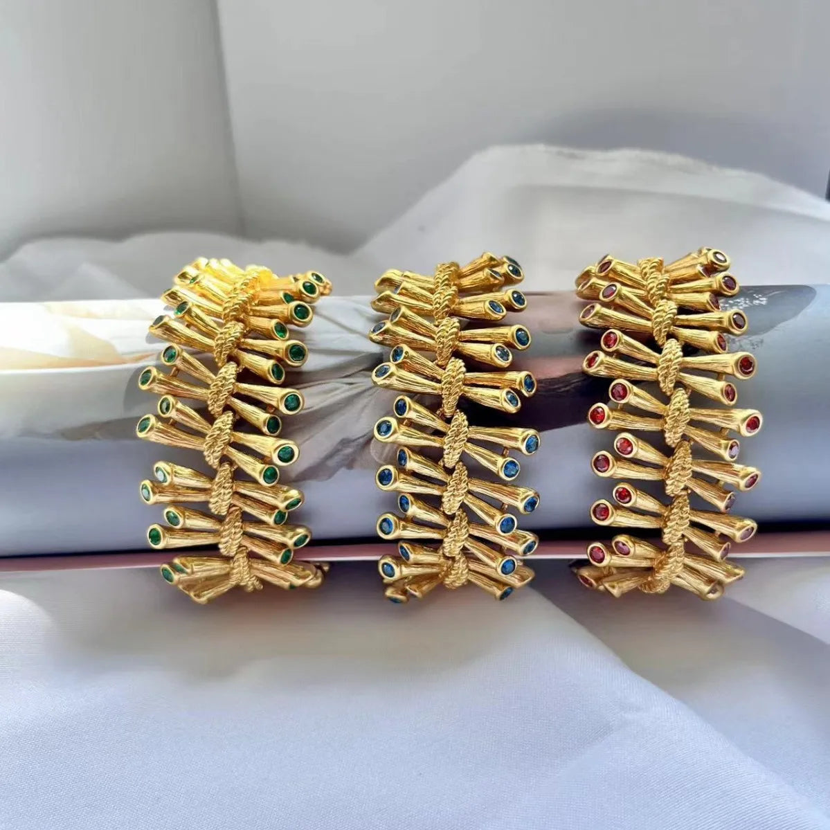 European and American Fashion Trend Retro Literary Inlays Fresh and Versatil, Sea Blue Zircon Texture Copper Plated 18K Bracelet - Korvel