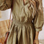 Elegante vestido mini verde con diseño smock atemporal