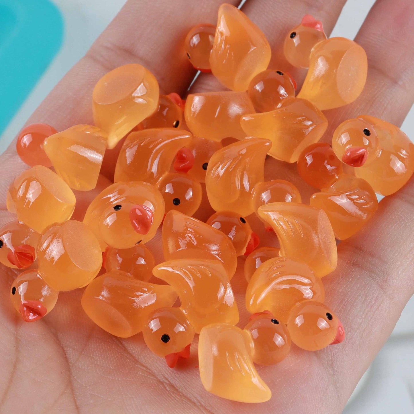 Resin luminous cartoon three-dimensional cute cartoon duck DIY car ornament keychain micro landscape hair clip decoration - Korvel
