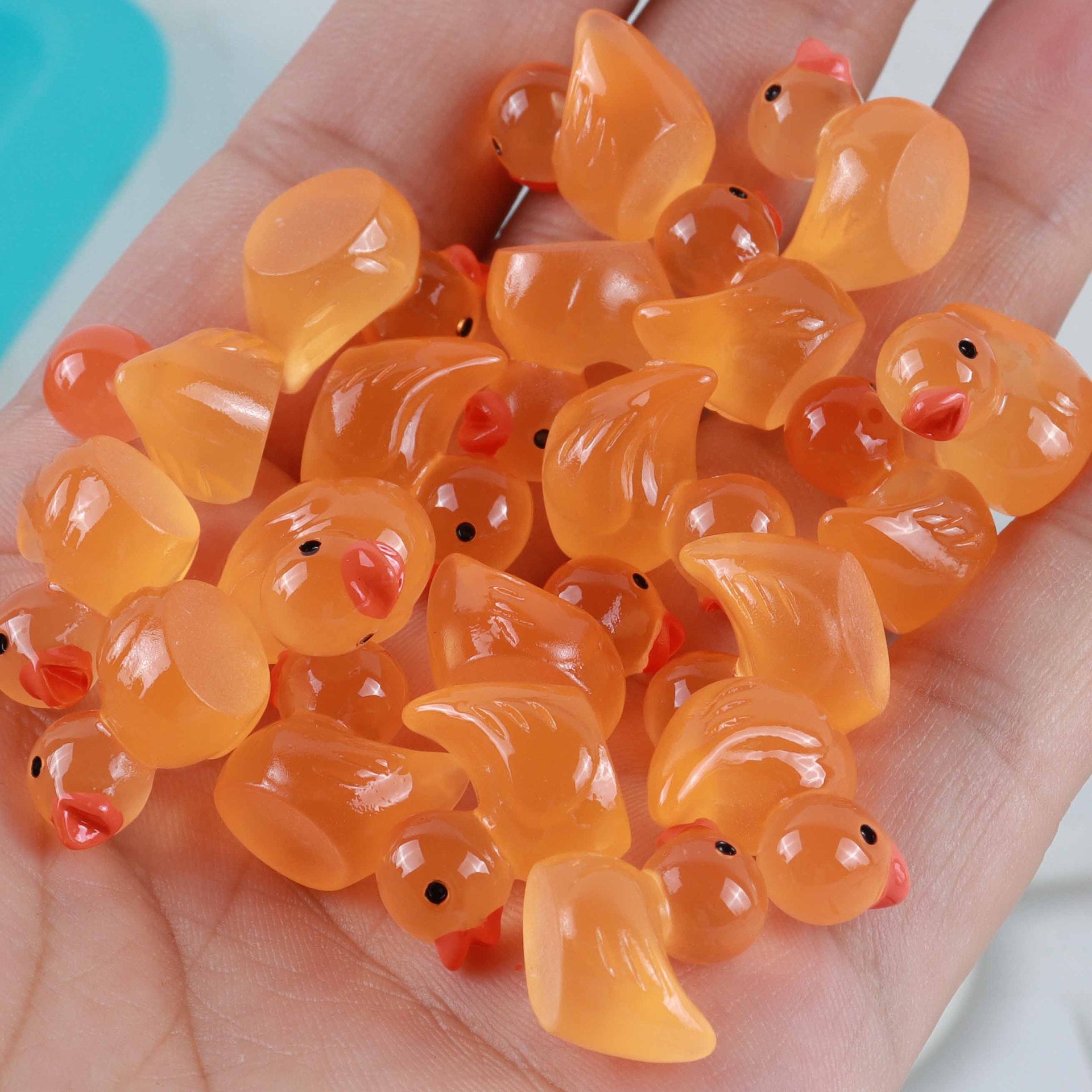 Resin luminous cartoon three-dimensional cute cartoon duck DIY car ornament keychain micro landscape hair clip decoration - Korvel