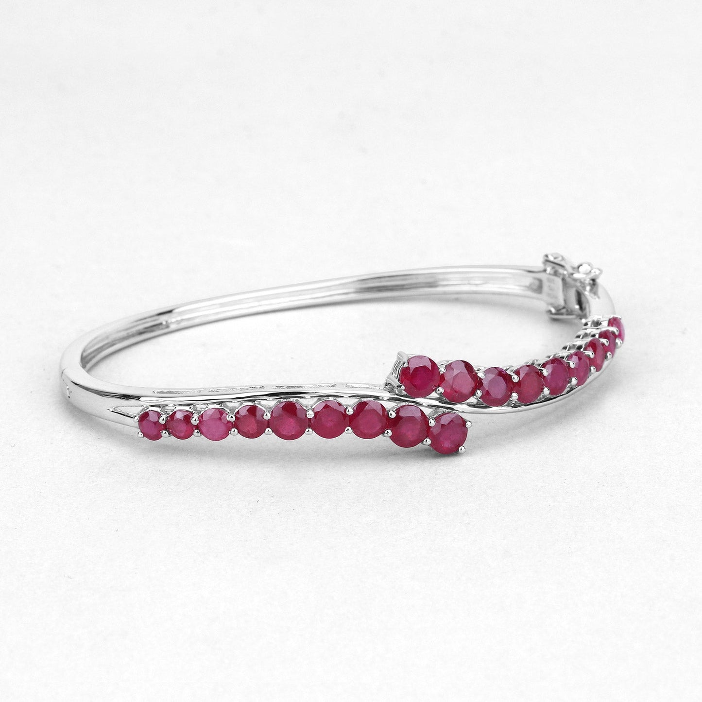 Brazalete de Rubí Relleno de Vidrio de 9.10 Quilates en Plata Esterlina .925