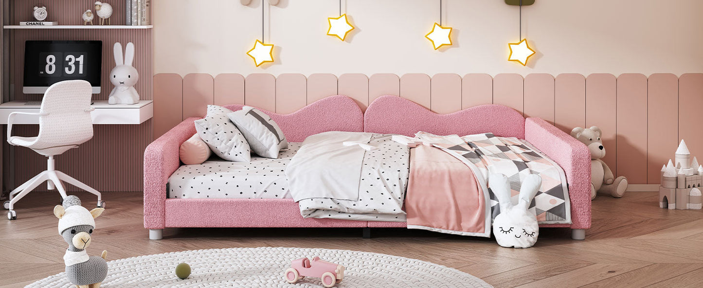 Lit de jour rembourré de taille normale en rose avec dossier en forme de nuage