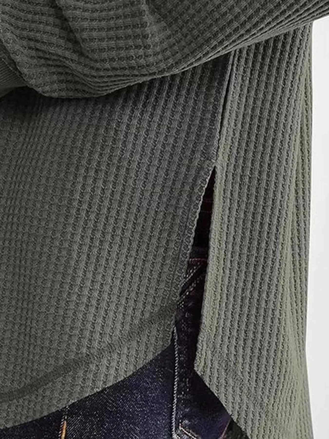 Camiseta de manga larga con corte y escote en V