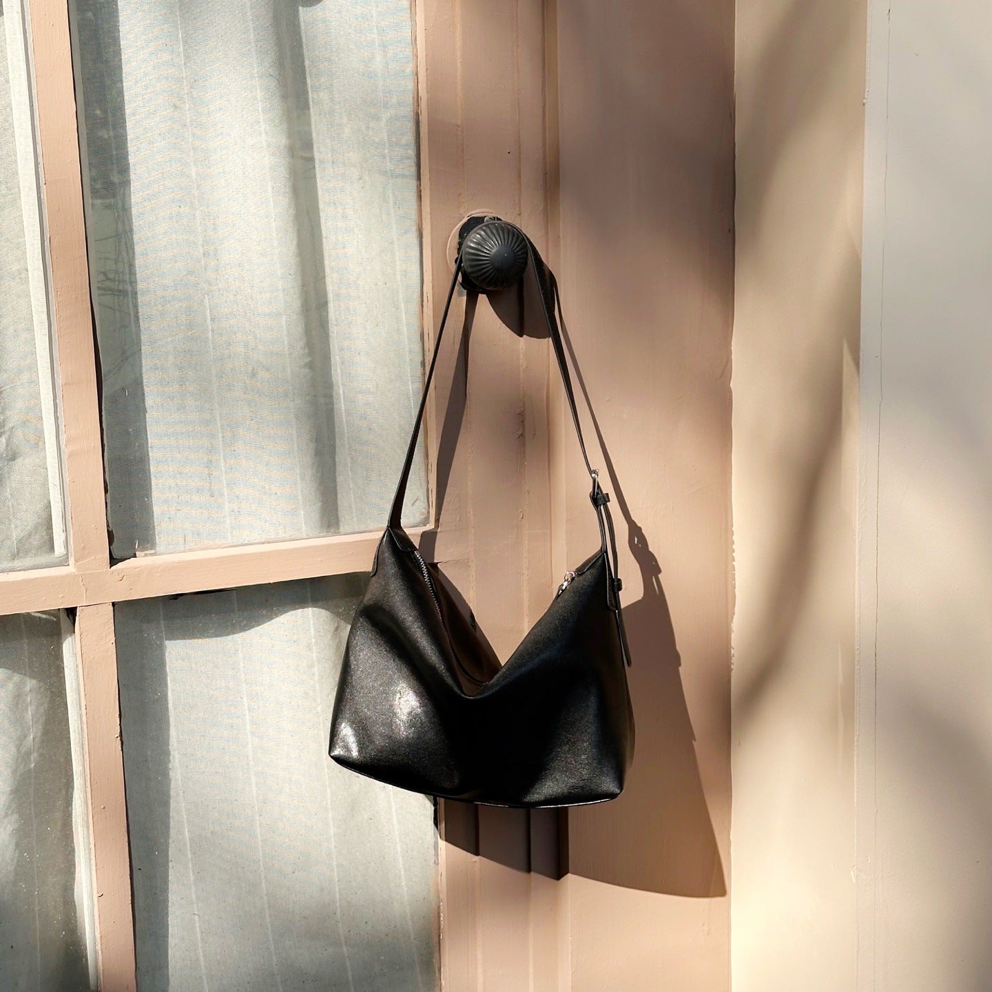 Fashionable and Versatile Cowhide Shoulder Bag