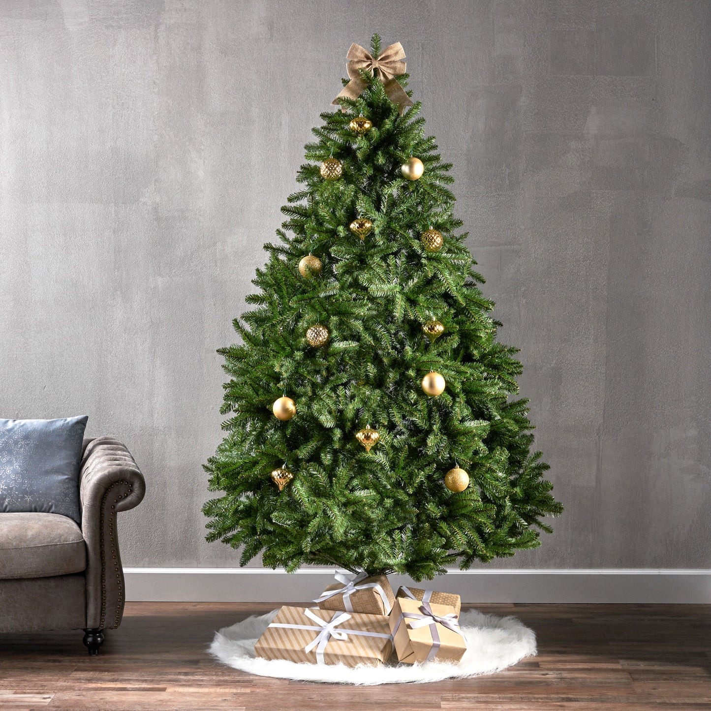 Norway Hinged Christmas Tree - 7 ft with 2231 Tips